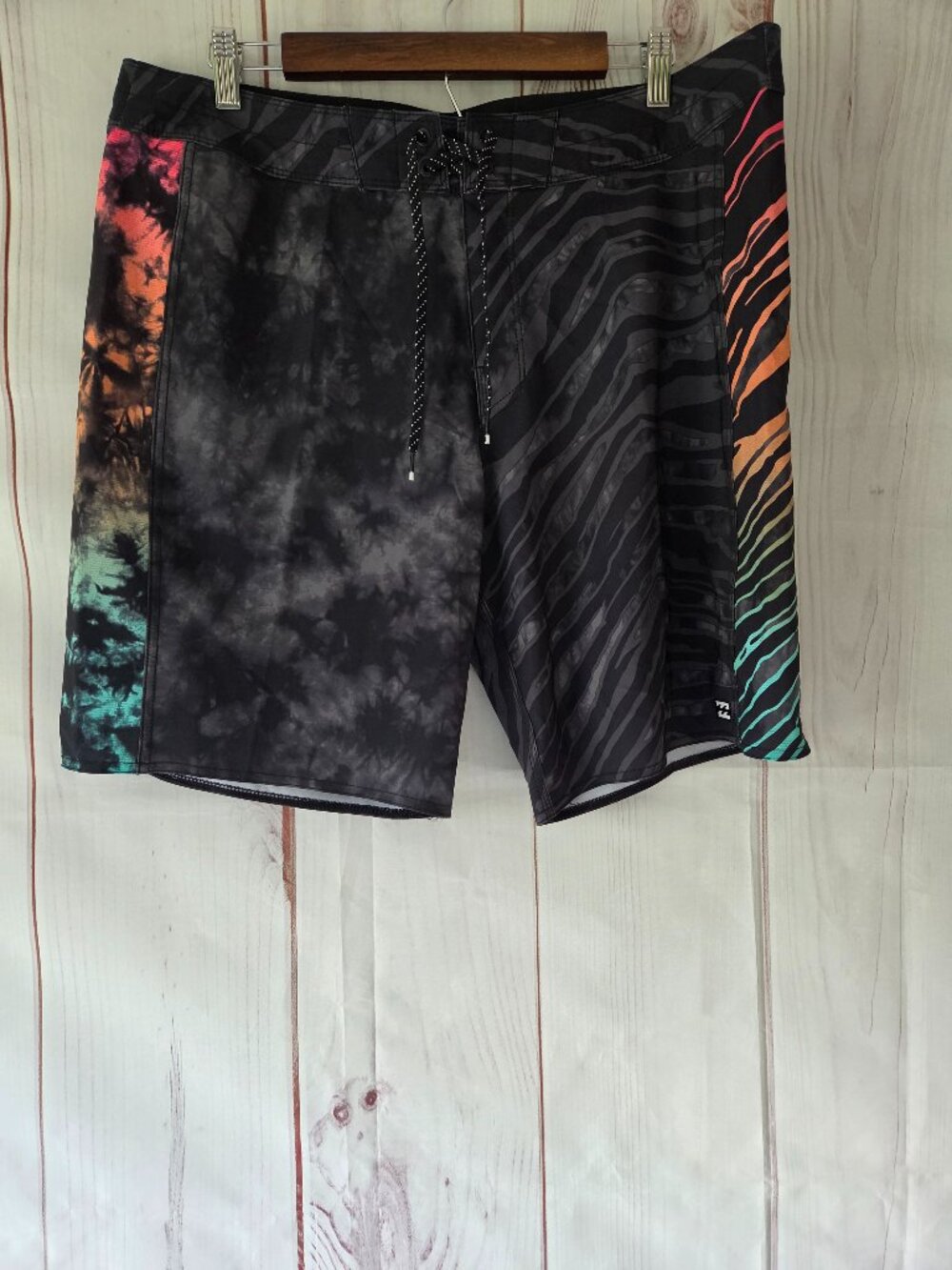 Billabong Pro D Bah Borad Shorts, Men’s 36. Black mixed pattern tie-dye/tiger